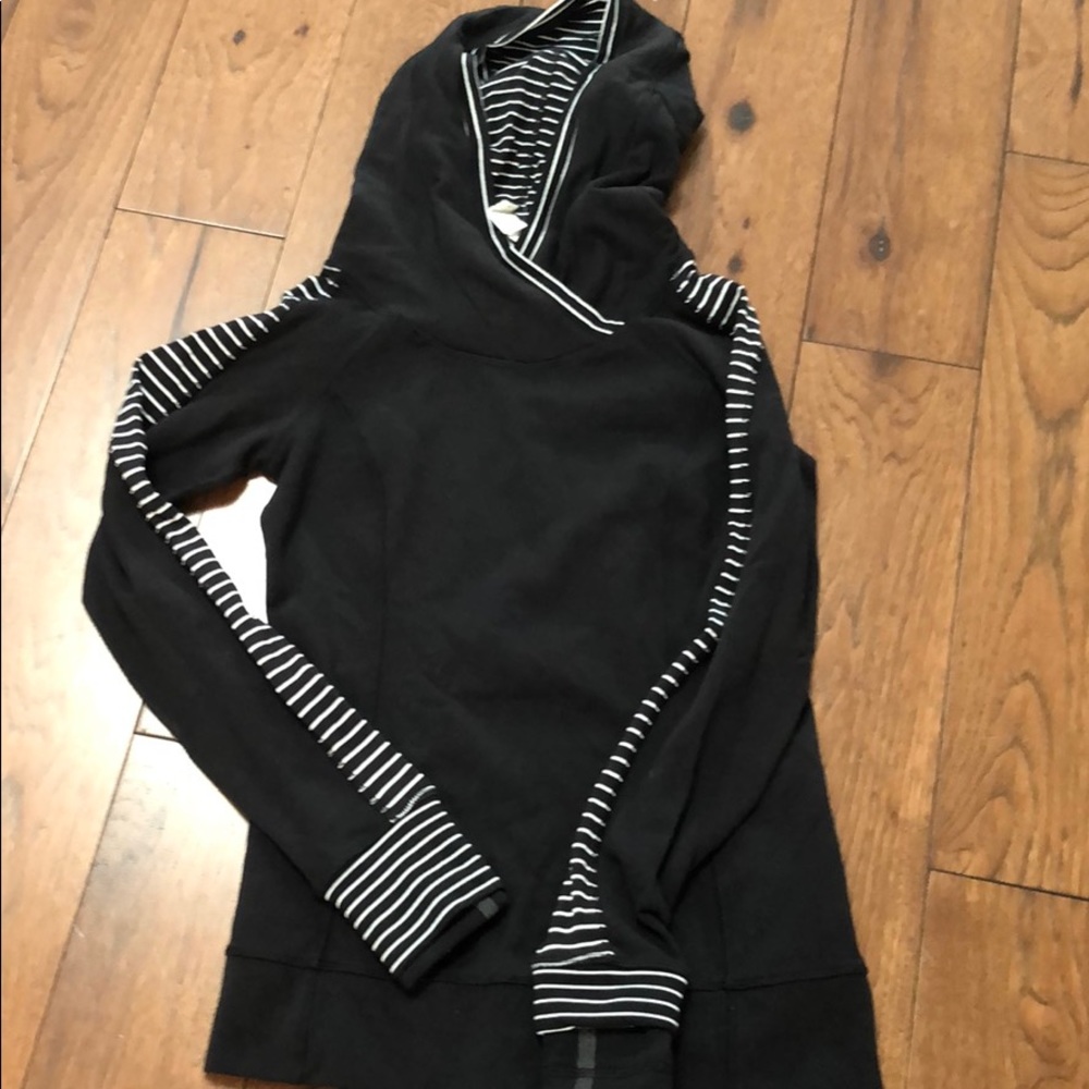 LULULEMON BLACK PULLOVER